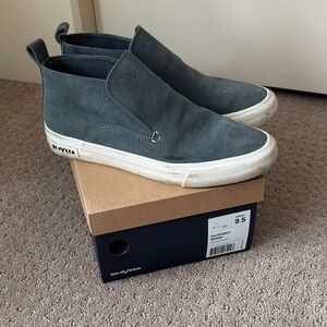 SeaVees Women’s  Grey Slip-On Sneakers Size 9.5